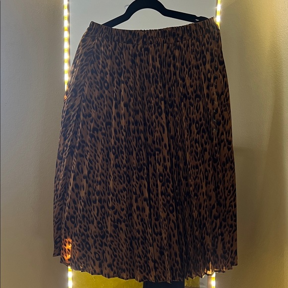 Elegant Leopard Print A-Line Skirt - Picture 1 of 3